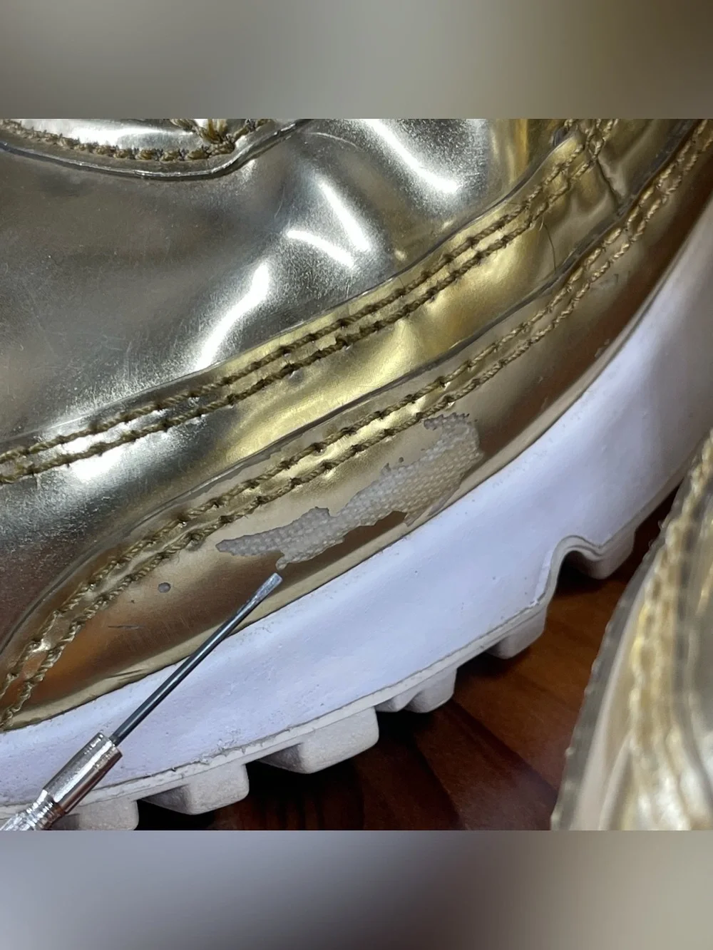 Nike Air Max 90 SP Womens Size 8.5 Metallic Gold Sneakers (CQ6639-700) FLAWS